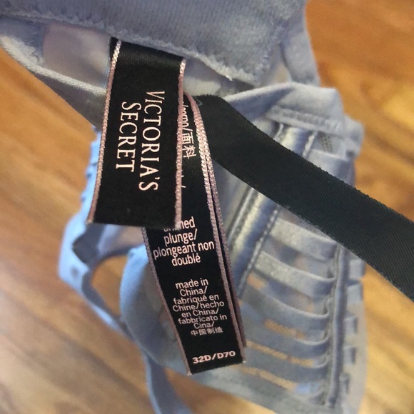 VICTORIAS SECRET bra size 32D - Picture 3 of 3